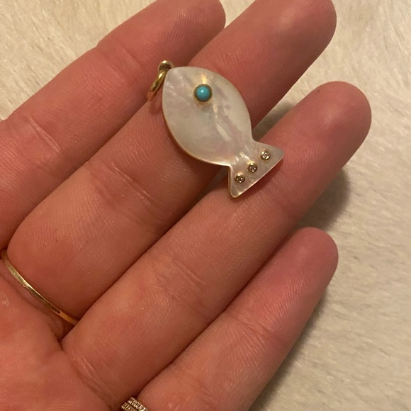 Asha mother of pearl and 14k gold vermeil fish pendant - Picture 1 of 7
